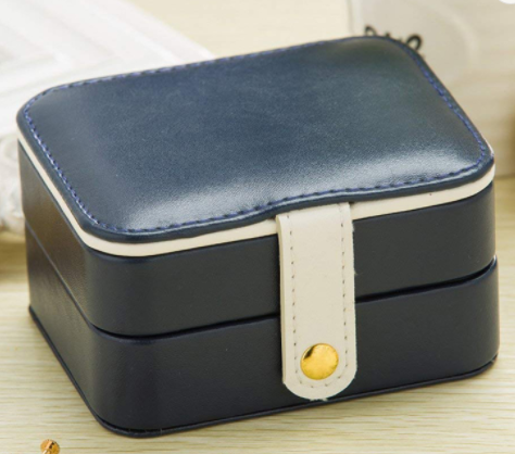 Portable jewelry storage box