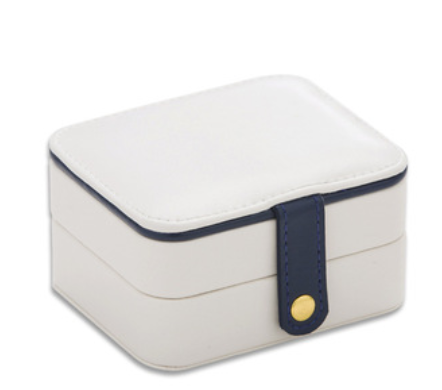 Portable jewelry storage box